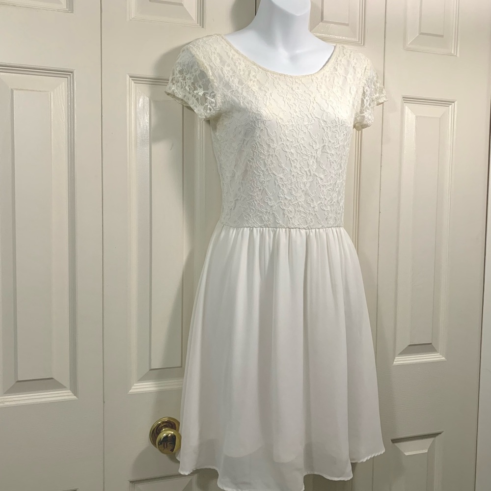 🕊 Sweetest White Lace Dress - Picture 4 of 12